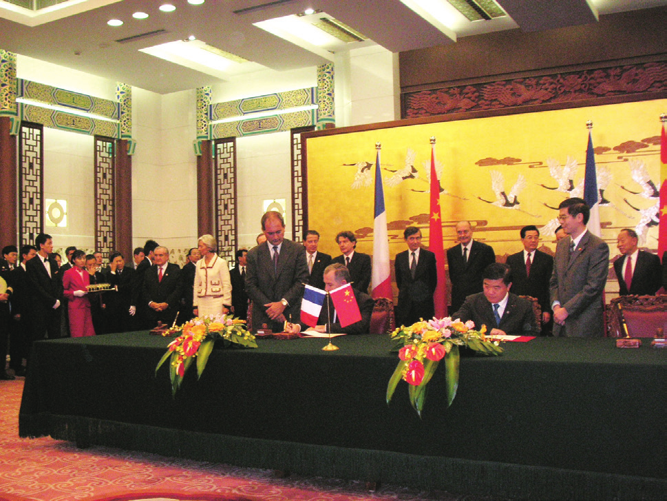 2006年10月，中法两国签署了意法半导体与龙芯处理器的战略合作协议